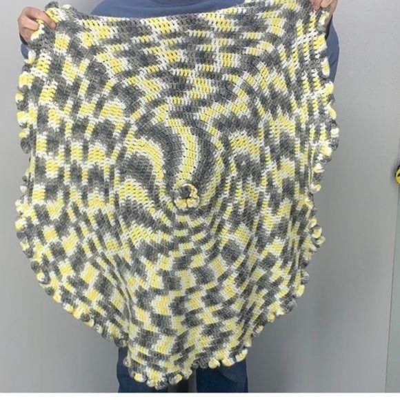 Handmade Knitted Crocheted Grey Yellow White Round‎ lap baby Blanket - Picture 4 of 9
